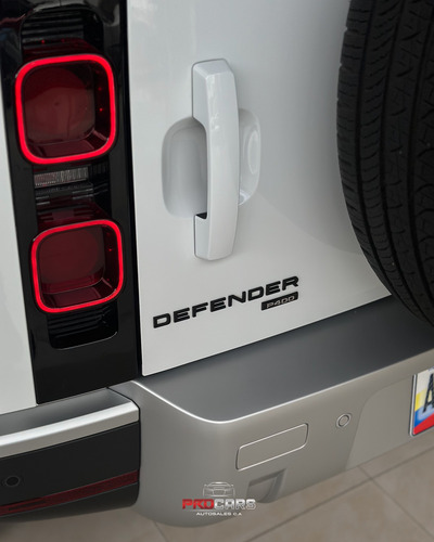 Land Rover Defender P400
