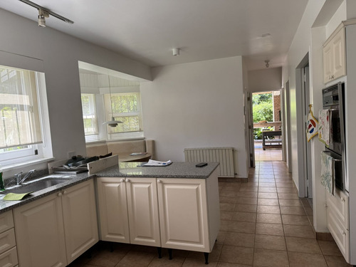 Excelente Chalet 4 Amb. Estilo Inglés En Villa Udaondo