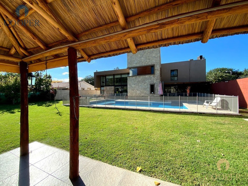 Imagen 28 de 30 de Casa De Categoría En Venta, Villa Belgrano, Córdoba. 4 Dormitorios