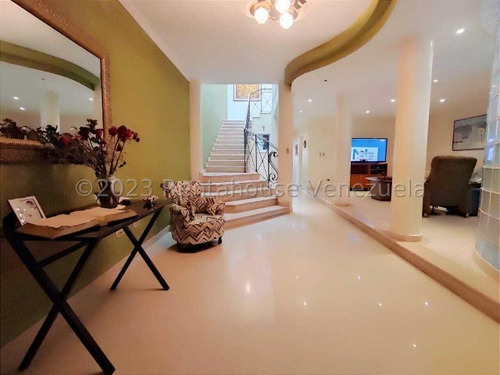 Casa En Venta Urbanizacion La Soledad Maracay Remodelada Pisos De Marmol Buena Ubicacion Zona Norte Kg:23-30429