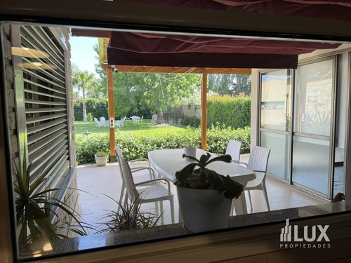 Imagen 8 de 30 de Venta Casa 3 Dormitorios Jardín Piscina Quincho . Av Pellegrini Al 100 Roldán