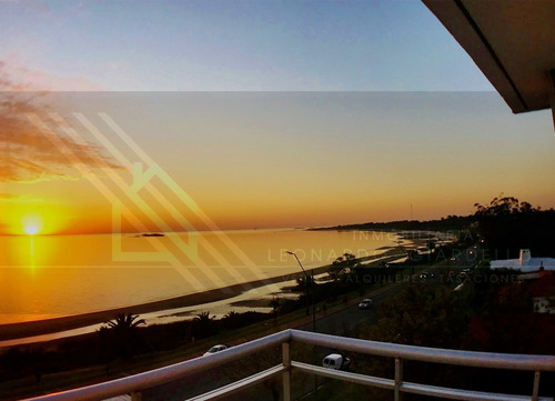 Apartamento En Edificio Altos Del Plata De 2 Dormitorios
