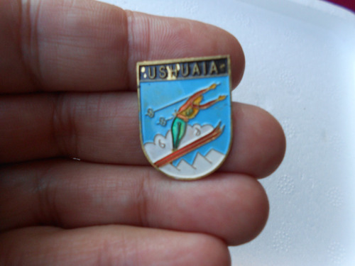 Pin Prendedor Turístico Ushuaia - Esquiador