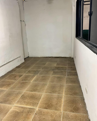 S.c En Alquiler Galpón Comercial En Santa Cecilia