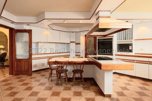 Exclusiva Casa En Venta Ubicada En Los Naranjos Del Cafetal 25-17320