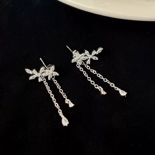Aretes De Plata Mujer Incrustado De Diamantes Con Centro