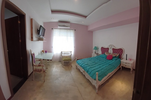En Venta Casa En La Urbanización Colinas De Guataparo, Valencia Estado Carabobo Venezuela / Emer.