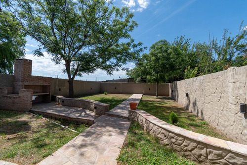 Casa De 3 Dormitorios Con Cochera En Villa Amelia