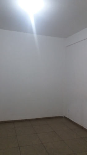 Casa Com Sala 2 Quartos Cozinha Banheiro Corredor E Uma Area