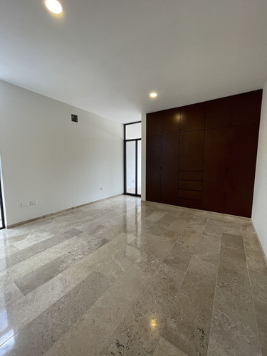 Casa De 4 Recámaras Dentro De Privada Cerca De La Isla, En Cholul