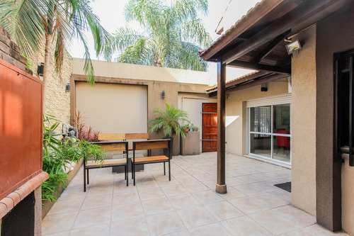 Venta Casa 5 Ambientes Cochera Y Patio - Liniers - Apto Credito