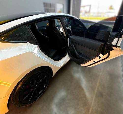 Tesla Model 3 LONG RANGE PERFORMANCE