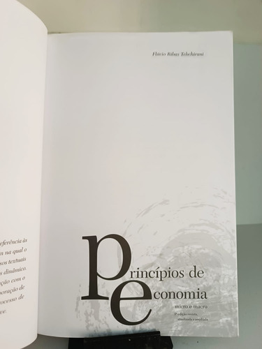 Princípios De Economia - Micro E Macro: Tebchirani, Flávio Ribas. Livro Com Dvd's. Editora Ibpex Dialógica. 3ª Edição. Português. 208 Páginas. 2011. (Usado)