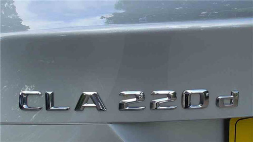 Insignia Emblema Mercedes Benz Cla220 O 220d A Eleccion 