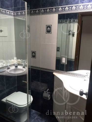 Punta Del Este, Casa De 3 Dormitorios Y Dependencias En Mansa Con Piscina Climatizada.- Ref: 43189