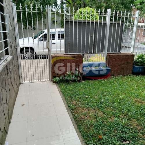 Venta De Casa 5 Amb. En Ramos Mejia Con Fdo. Con Quincho