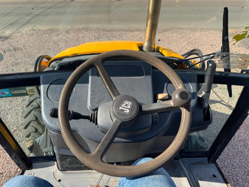 Retroescavadeira Jcb 4x4 2011