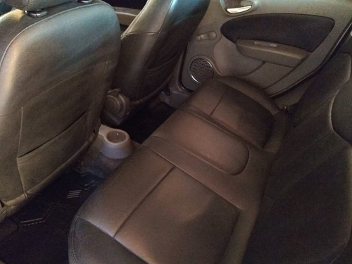 Imagem 7 de 8 de Fiat Grand Siena 2014 1.6 16v Essence Flex 4p