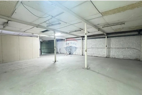 Espacio Mixto 213 M² Con Oficinas Y Bodegaje