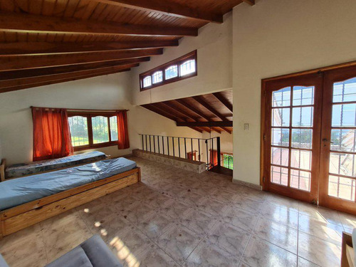 Casa Estilo Campo En Barrio El Trebol