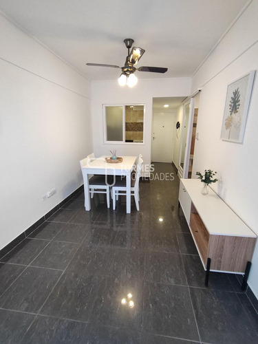 Departamento En Venta En Pleno Centro De Mar Del Plata 2 Ambientes A La Calle