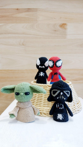 Set De Titeres De Dedo En Crochet Con Caja De Superheroes