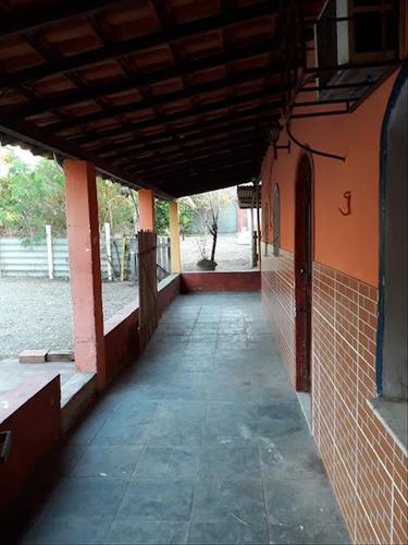 Oportunidade Imperdível! Vendo Casa Em Araruama São Vicente Na Região Dos Lagos-rj 1 Quarto-suíte Garagem Coberta(1 Vaga) E Descoberta(3 Vagas) Quintal Grande Com Frutíferas Varandão Em L