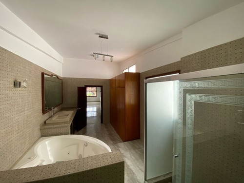 Imagen 5 de 18 de Casa Venta Prados Del Este (por Terminar Remodelación)
