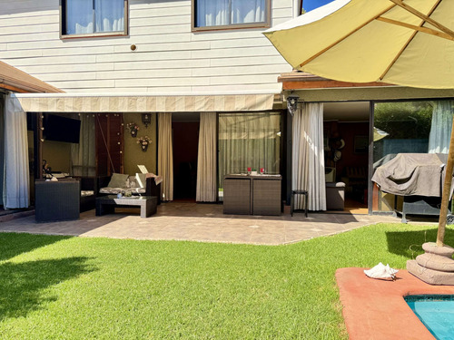 Casa En Venta, Gran Sitio En La Reina
