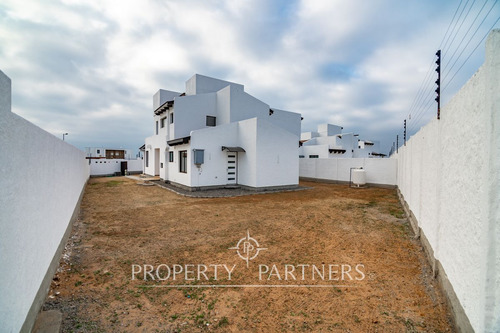 Casa Nueva Y Exclusiva En Sector Peñuelas