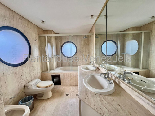 Amplio Apartamento En Venta En La Florida, Caracas 25-15909