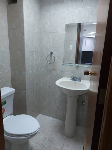 Vende O Alquila Oficina En El Centro Corporativo La Viña Plaza (torre Movistar)