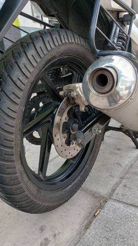 Imagen 14 de 18 de Bajaj Rowser 220 F 2015 Unica Mano Titular 25.000 Km Vtv