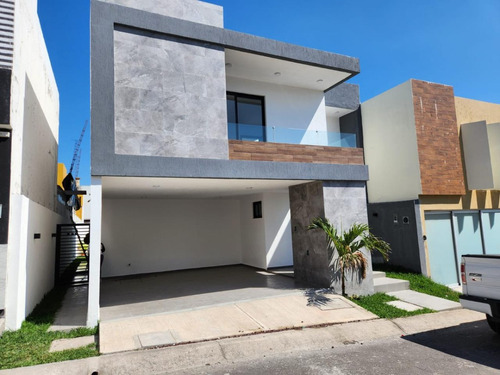 Casa En Venta En Veracruz, Fracc. Lomas Residencial En La Riviera Veracruzana. 