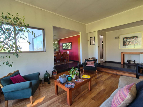 Casa En Venta De 6 Dorm. En Pelarco