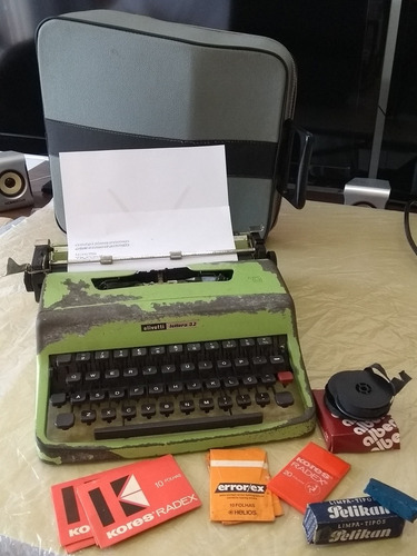 Imagem 1 de 10 de Máquina De Escrever Olivetti Lettera 32 Funcionando Usado