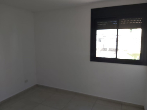 Venta Departamento 2 Dormitorios Adjudicado Regam Pilay Con Posesion Inmediata O Renta, Av Colon 1494