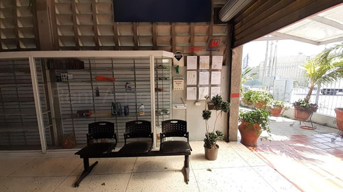 Imagen 17 de 30 de Local Comercial En Venta En Parroquia Unión Barquisimeto Lara ++23-17188 */ M.c T. N° +0-4-2-4- 5.5.6. 5.7. 5.9 *--**