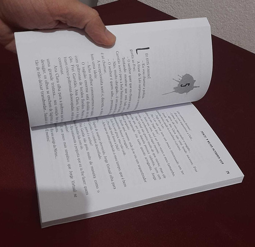 Livro Oxente! A Mulher Enterrada Viva / Toni Brandão