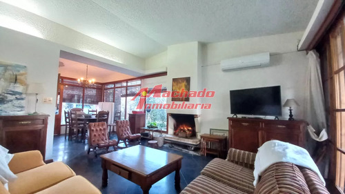 Vende Casa De 2 Dormitorios En Punta Del Este 