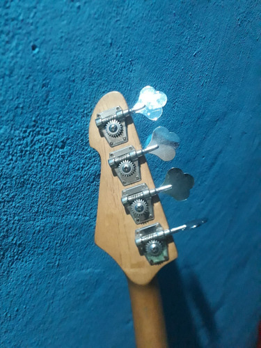 Imagem 6 de 6 de Vendo Baixo 4 Corda Peavey Milestone
