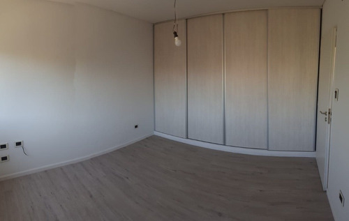 Imagen 11 de 12 de Casa En Venta En Castelar Norte