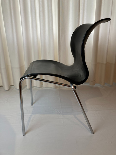 Set De 4 Sillas De Interior Ergonómicas De Industria Europea Plástico Negro Liso Plateado Negro (Usado)