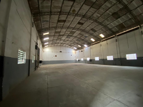 Imagem 4 de 16 de Galpão Para Alugar, 750 M² Por R$ 9.000,00/mês - Jardim Tupanci - Barueri/sp - Ga0213