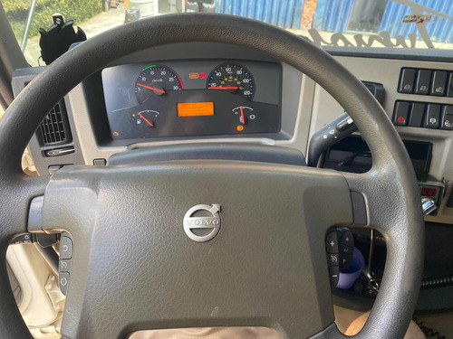 Volvo Vm 330 8x2 - 2020 Bitruck No Chasi