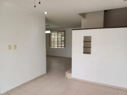 Casa En Renta En Paseo De Cumbres 4 Sector, Monterrey, Nuevo León.