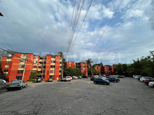 Departamento En Tercer Piso A Una Cuadra De Plan De Ayala