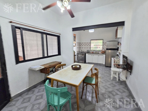 Venta Casa 3 Ambientes Con Cochera Y Piscina En Quilmes Oeste