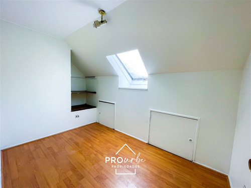 Casa En Venta De 5 Dorm. En Las Condes