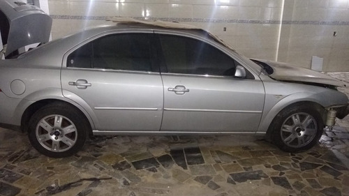 Ford Mondeo 2.0 Ghia 4p